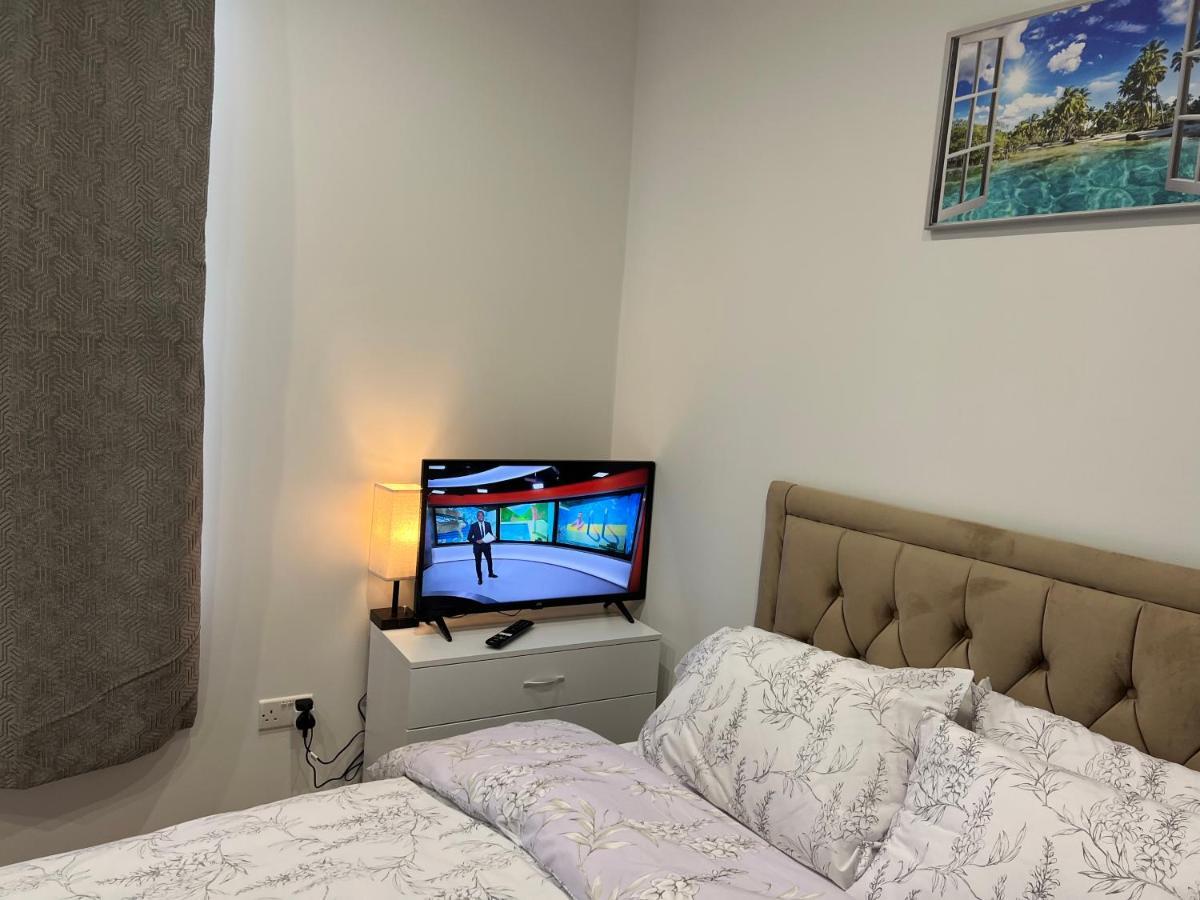 Jj Serviced Apartment - Close To Tube Station & Near Central London & Wembley Northolt  Exterior photo