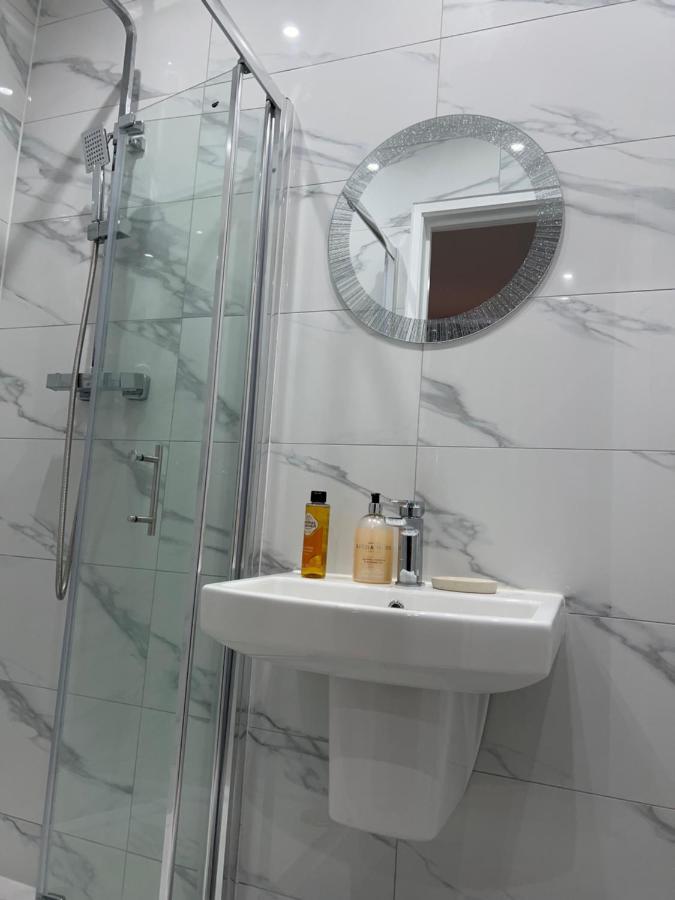 Jj Serviced Apartment - Close To Tube Station & Near Central London & Wembley Northolt  Exterior photo